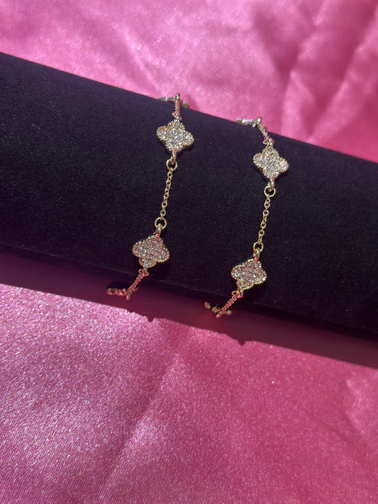 EVE-GOLD GEM CLOVER BRACELETS